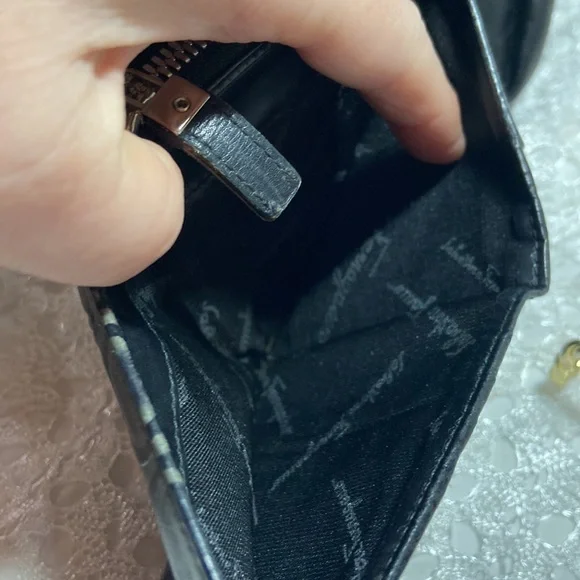 Salvatore Ferragamo EUC Wallet Gancini Logo - Picture 9 of 17